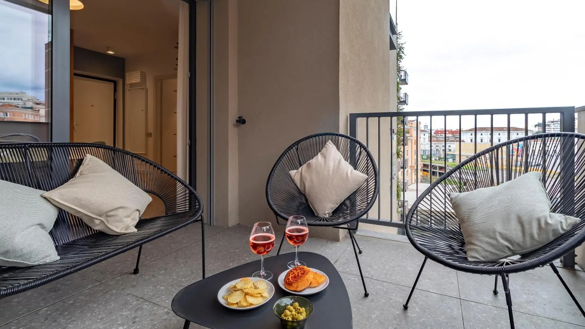 Aurealiving - Sage Luxury Apt With Air Conditioning, Fast Wifi And Free Gym Rome Apartment