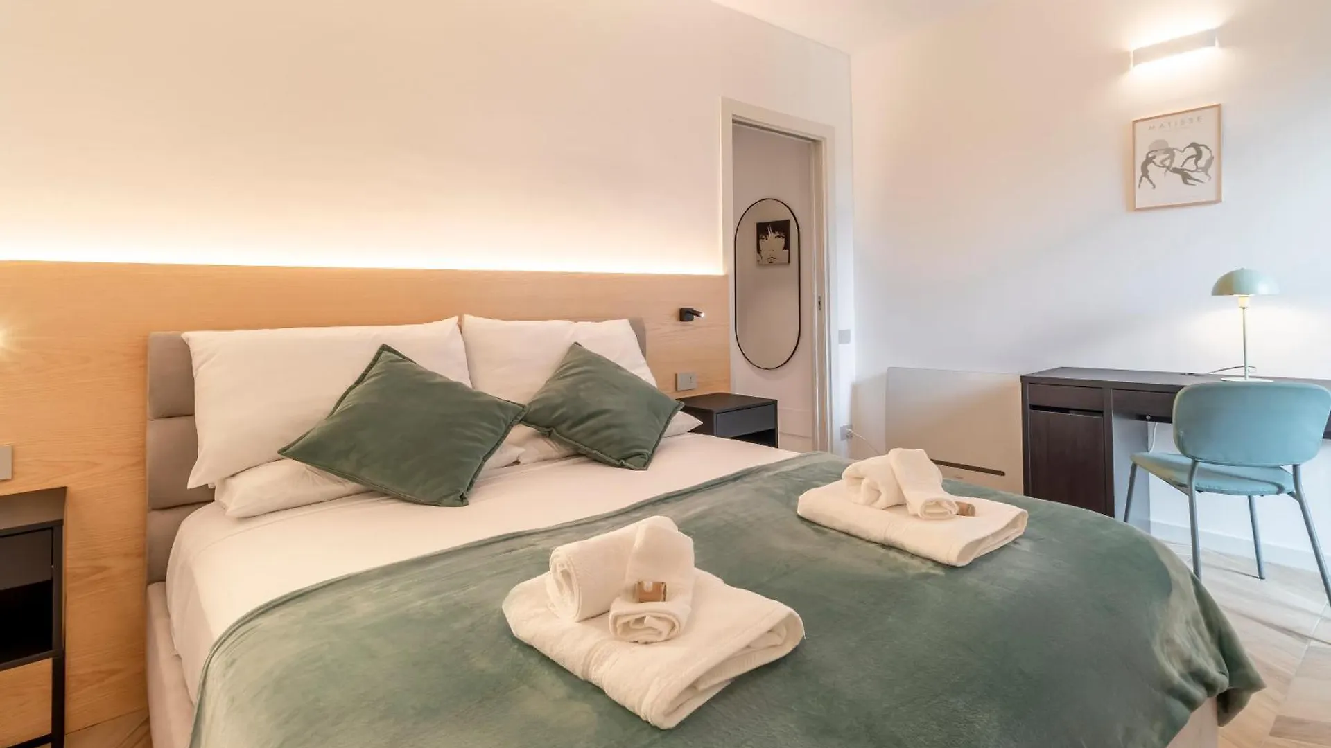 Aurealiving - Sage Luxury Apt With Air Conditioning, Fast Wifi And Free Gym Rome Apartment