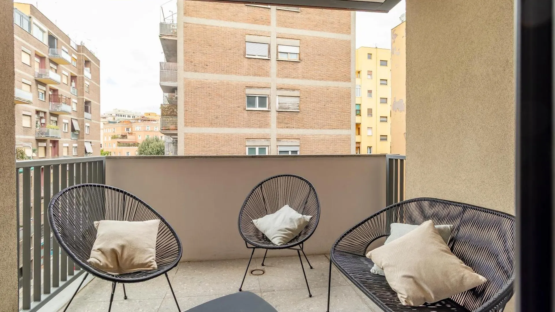 Aurealiving - Sage Luxury Apt With Air Conditioning, Fast Wifi And Free Gym Rome Apartment
